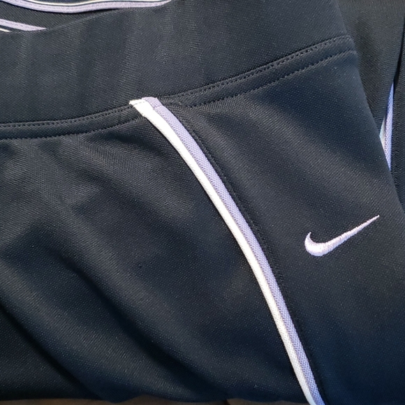 NIKE Capri Athletic Pants - Picture 6 of 6